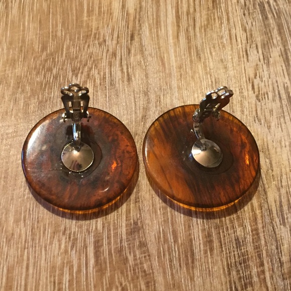 Gifted* no longer available Vintage 70s Tortoise Shell Earrings - Picture 6 of 6
